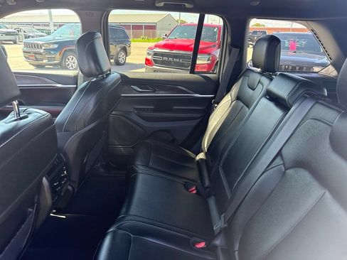 Used 2025 Jeep Grand Cherokee Limited AWD/4WD image 28