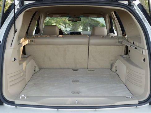 Used 2006 Cadillac SRX w/ Seating Package image 24