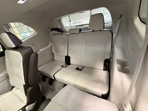 Used 2025 GMC Acadia Denali w/ Super Cruise Package image 17