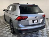 Used 2021 Volkswagen Tiguan SE w/ Panoramic Sunroof Package image 5