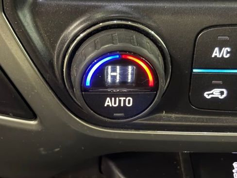 Used 2015 Chevrolet Silverado 1500 LT w/ LT Convenience Package AWD/4WD image 23