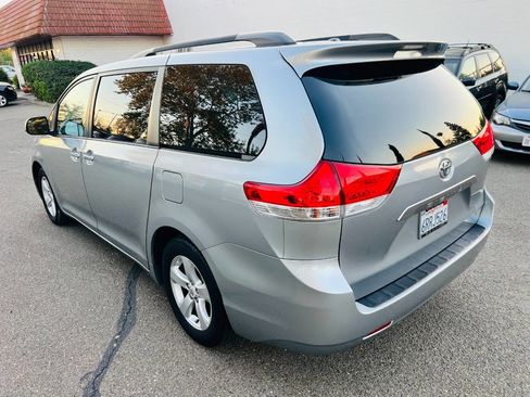 Used 2011 Toyota Sienna LE image 4
