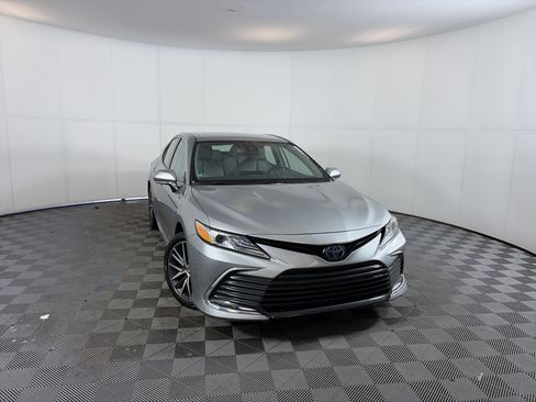 Used 2023 Toyota Camry XLE image 1