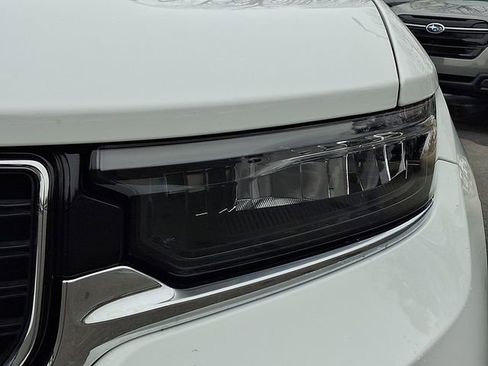 Used 2025 Jeep Grand Cherokee Limited image 9