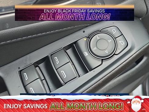 Used 2023 Chevrolet Traverse LT image 16