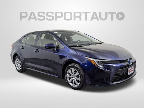 Certified 2025 Toyota Corolla LE image 11