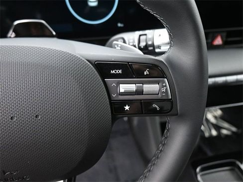 New 2025 Hyundai Ioniq 5 SE image 18