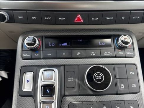 Used 2024 Hyundai Palisade Limited FWD image 17