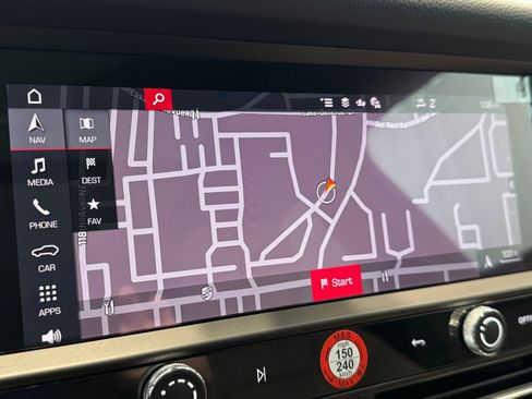 Used 2025 Porsche Macan image 18