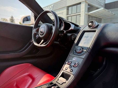Used 2015 McLaren 650S Spider RWD image 26