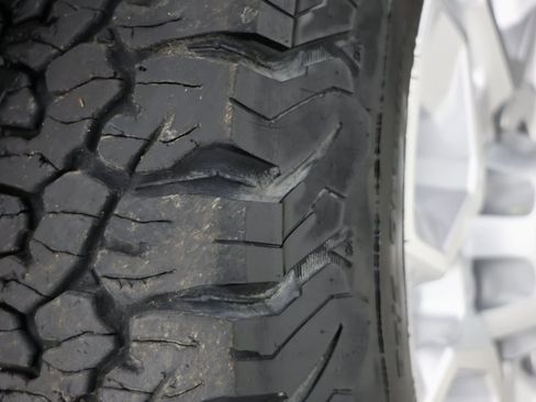 Used 2022 Chevrolet Silverado 2500 LTZ w/ LTZ Convenience Package image 14