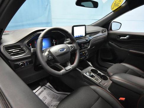 Used 2025 Ford Escape ST-Line w/ Cold Weather Package AWD/4WD image 2