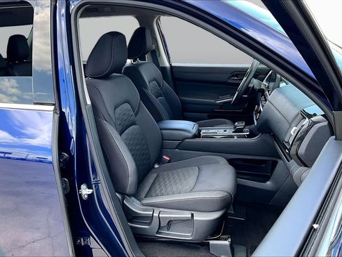 Used 2025 Nissan Pathfinder SV FWD image 9