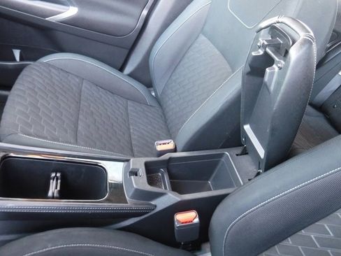 Used 2021 Nissan Kicks SV image 16