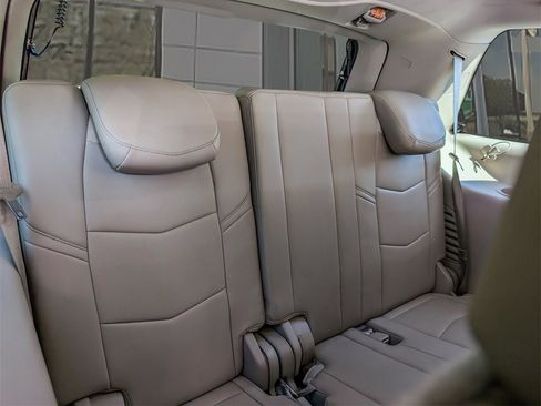 Used 2015 Cadillac Escalade Luxury image 24