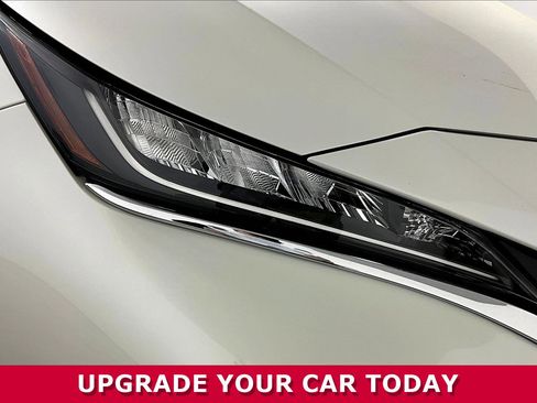 Used 2022 Toyota Venza LE AWD/4WD image 31