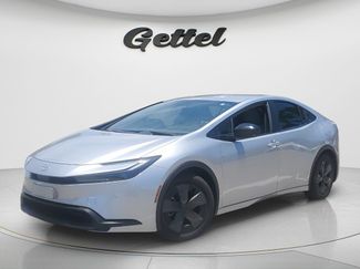 Used 2025 Toyota Prius LE FWD video 1