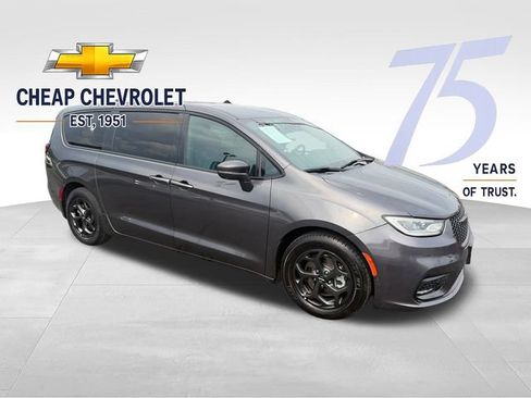 Used 2022 Chrysler Pacifica Touring-L w/ Uconnect Theater Family Group FWD image 7