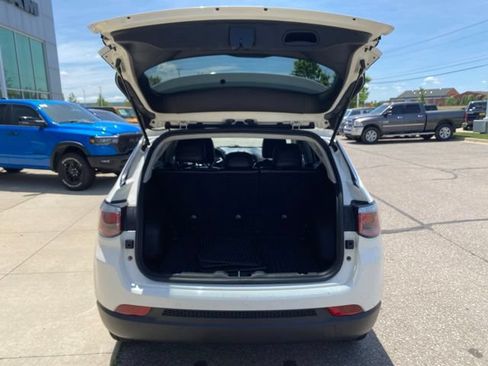 Used 2020 Jeep Compass Latitude w/ Cold Weather Group AWD/4WD image 25