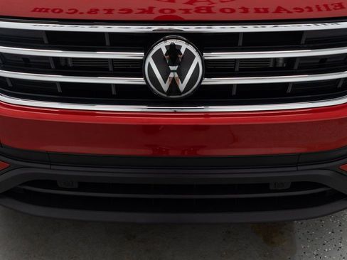 Used 2024 Volkswagen Tiguan SE w/ Panoramic Sunroof Package image 41