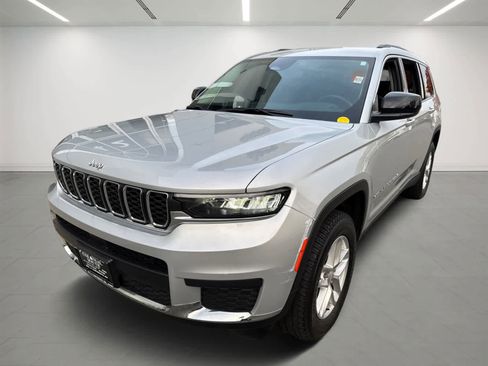 Used 2021 Jeep Grand Cherokee L Laredo w/ Luxury Tech Group I image 2