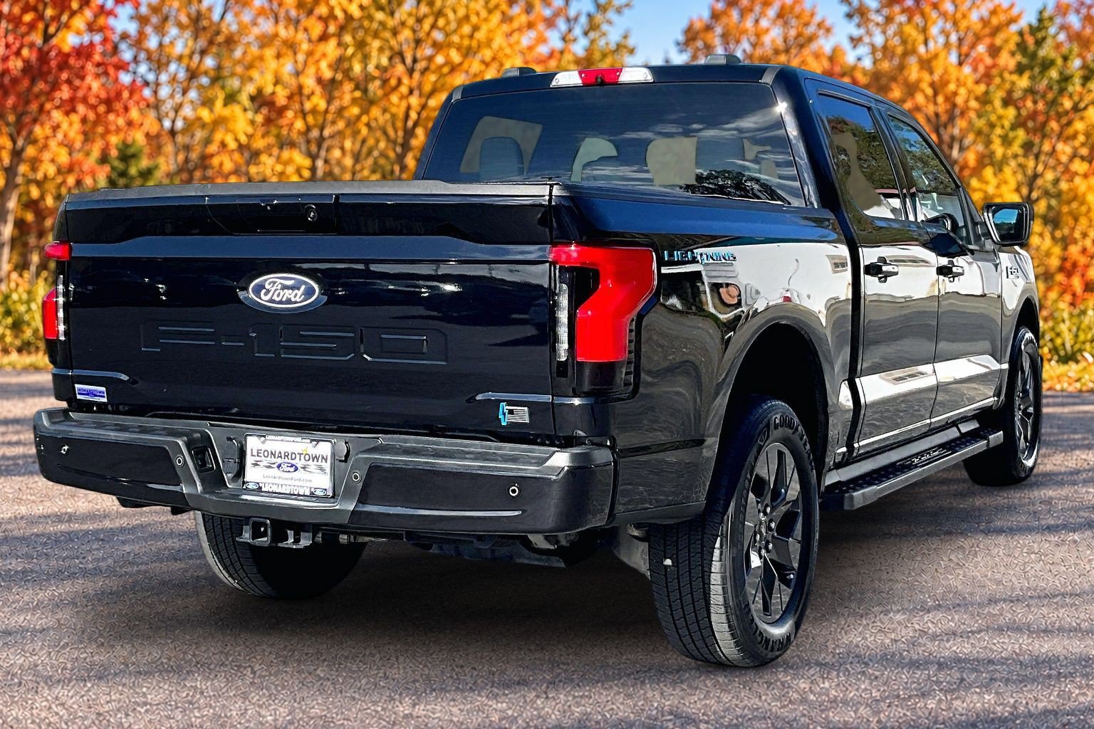 Used 2024 Ford F150 Lightning Flash AWD/4WD image 2