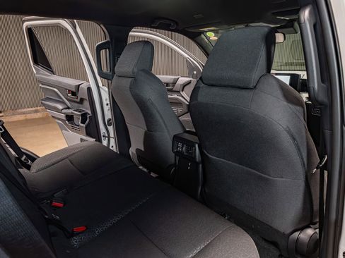 Used 2025 Toyota 4Runner SR5 AWD/4WD image 25