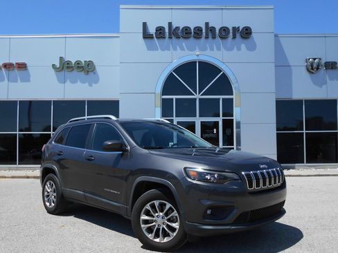 Certified 2019 Jeep Cherokee Latitude Plus w/ Comfort/Convenience Group AWD/4WD image 3