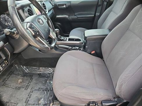 Used 2019 Toyota Tacoma TRD Off-Road w/ Technology Package AWD/4WD image 22