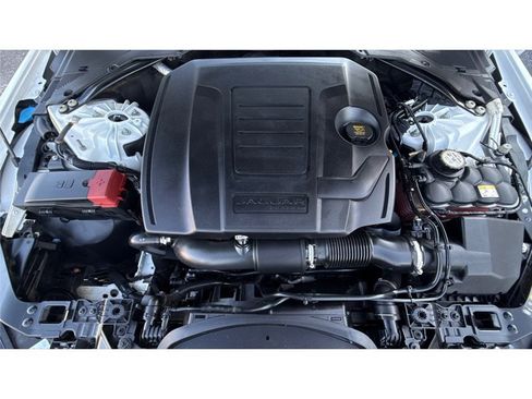 Used 2019 Jaguar XE Premium RWD image 9