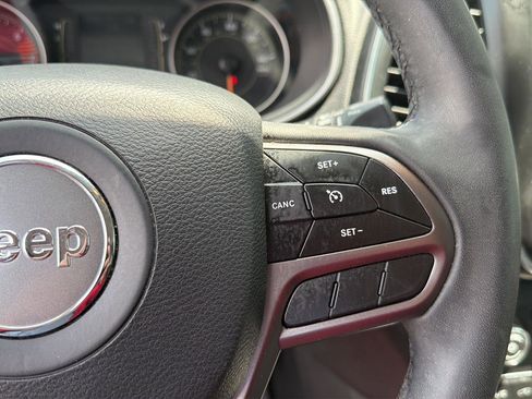 Used 2020 Jeep Cherokee Latitude Plus AWD/4WD image 21