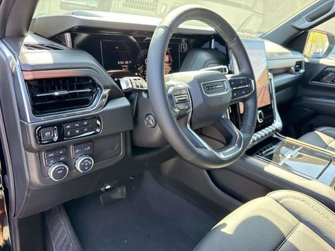 Used 2025 GMC Yukon XL Denali AWD/4WD image 29
