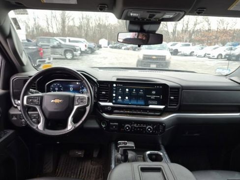 Used 2022 Chevrolet Silverado 1500 LT w/ Leather Package image 7