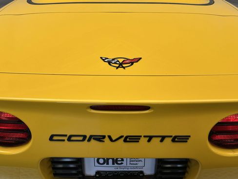 Used 2004 Chevrolet Corvette Convertible w/ Preferred Equipment Group image 19
