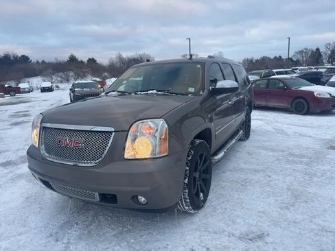 Used 2013 GMC Yukon XL Denali image 7