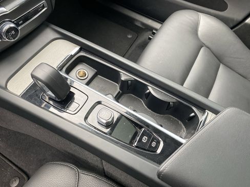 Used 2025 Volvo XC60 B5 Plus image 30