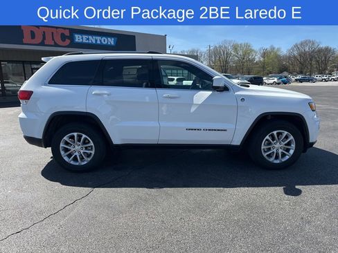 Used 2021 Jeep Grand Cherokee Laredo image 3