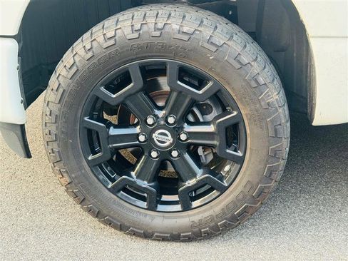 Used 2019 Nissan Titan SV w/ SV Convenience Package image 16