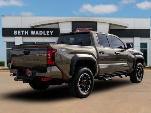 Used 2025 Toyota Tacoma TRD Off-Road AWD/4WD image 7