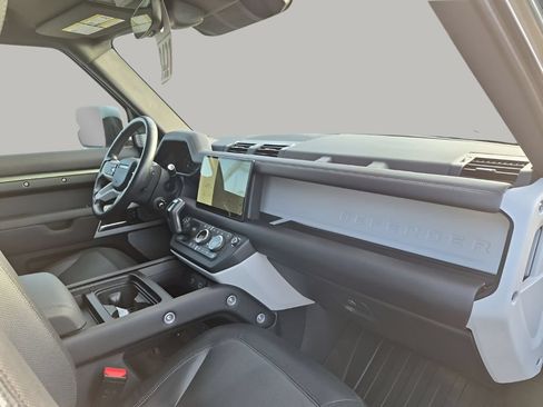 Used 2024 Land Rover Defender 130 X-Dynamic SE AWD/4WD image 17
