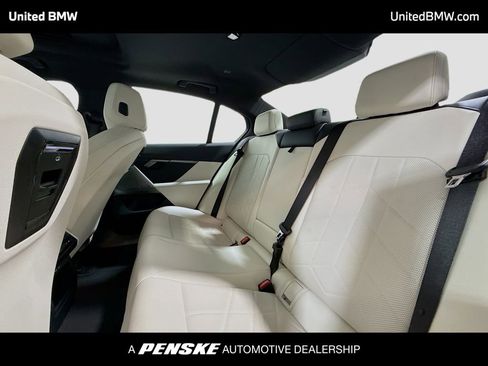 Used 2025 BMW 530i w/ Premium Package image 13