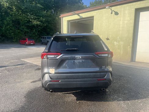 Used 2020 Toyota RAV4 LE w/ All Weather Liner Package AWD/4WD image 4