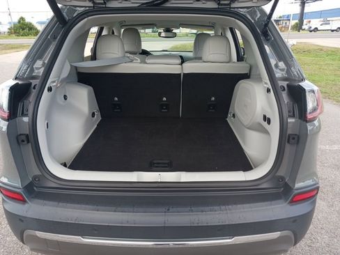 Used 2020 Jeep Cherokee Limited FWD image 21