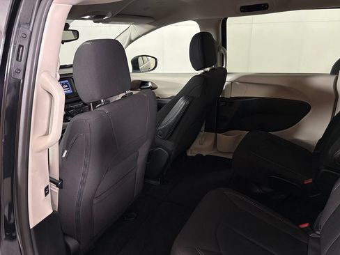 Used 2023 Chrysler Voyager LX FWD image 35