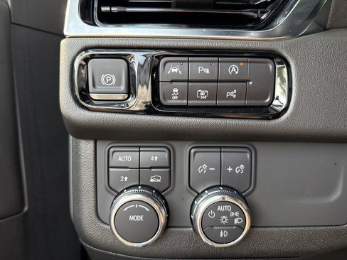 Used 2025 GMC Yukon XL Denali AWD/4WD image 71