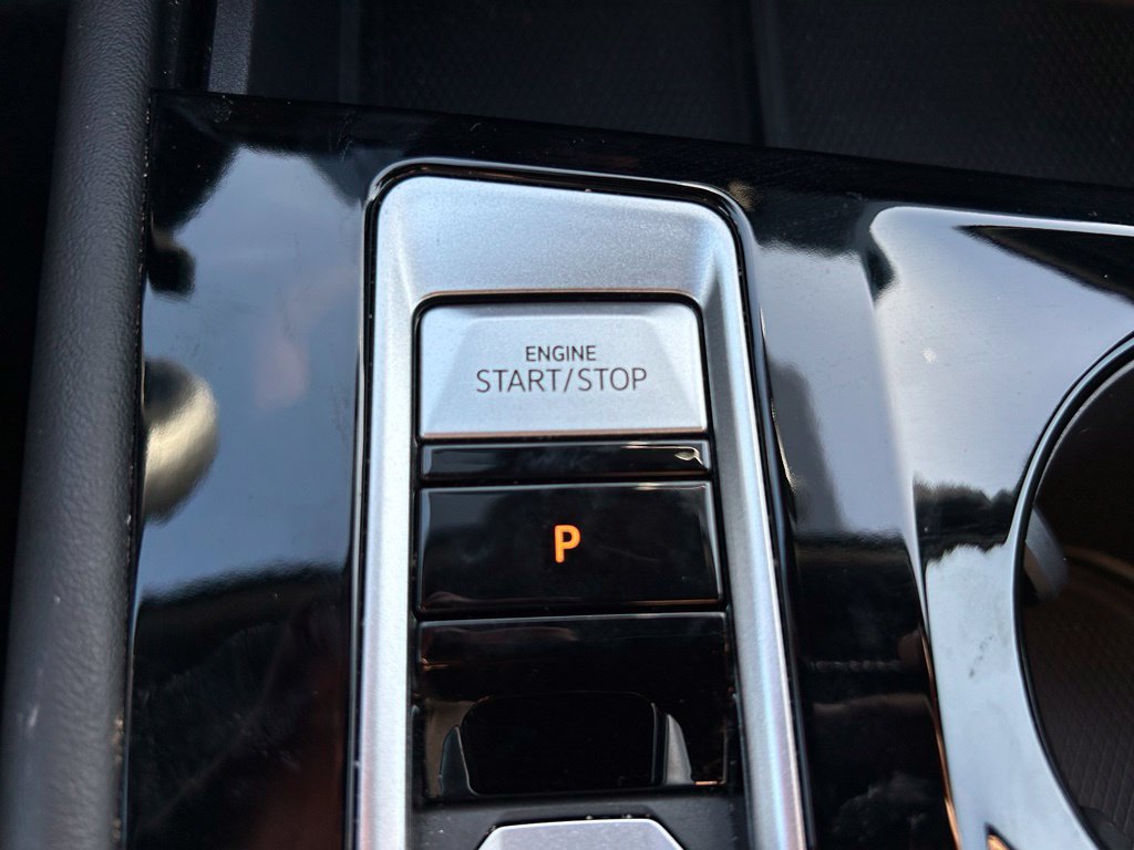 Used 2024 Volkswagen Atlas Cross Sport SE AWD/4WD image 32