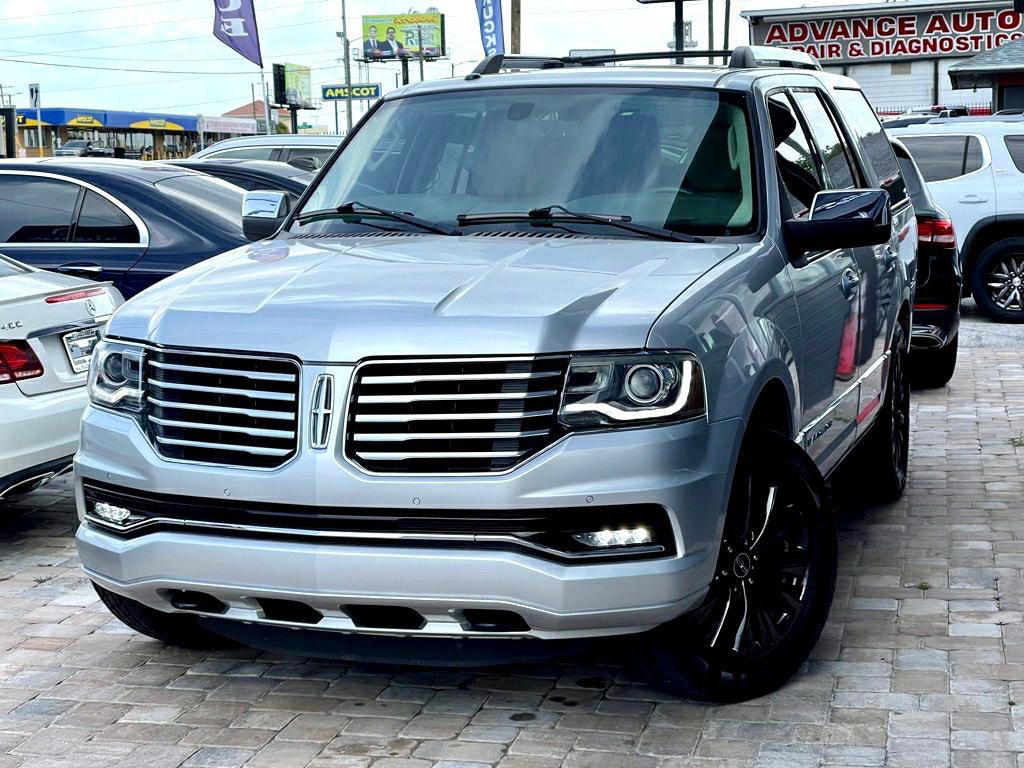 Used 2015 Lincoln Navigator 2WD image 1