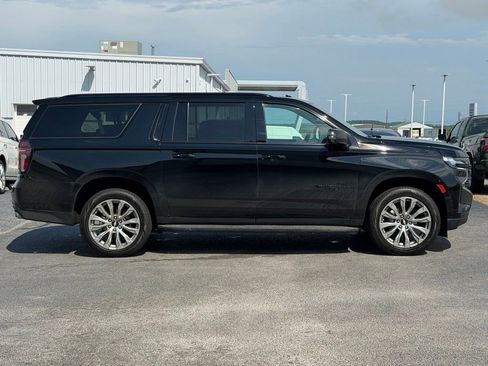 Used 2023 Chevrolet Suburban RST w/ Sport Performance Package AWD/4WD image 4