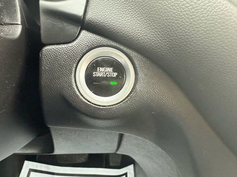 Used 2019 Chevrolet Equinox LT w/ Driver Convenience Package image 39