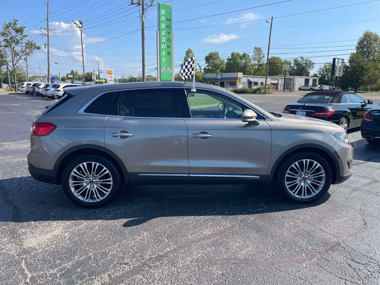 Used 2016 Lincoln MKX Reserve w/ Technology Package AWD/4WD image 9